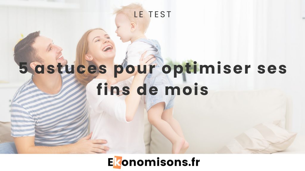 Famille souriant, accompagnée du texte : "5 astuces pour optimiser ses fins de mois"
